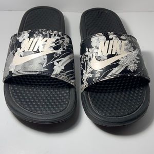wide nike flip flops